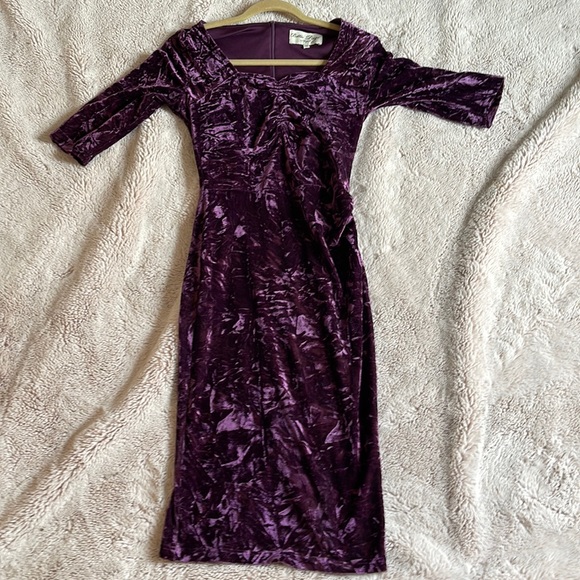Vintage purple velvet Bettie page Dress. Body con fit. - Picture 1 of 2